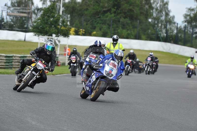 Mallory park Leicestershire;Mallory park photographs;Motorcycle action photographs;classic bikes;event digital images;eventdigitalimages;mallory park;no limits trackday;peter wileman photography;vintage bikes;vintage motorcycles;vmcc festival 1000 bikes