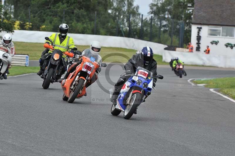 Mallory park Leicestershire;Mallory park photographs;Motorcycle action photographs;classic bikes;event digital images;eventdigitalimages;mallory park;no limits trackday;peter wileman photography;vintage bikes;vintage motorcycles;vmcc festival 1000 bikes