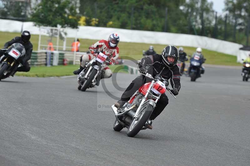 Mallory park Leicestershire;Mallory park photographs;Motorcycle action photographs;classic bikes;event digital images;eventdigitalimages;mallory park;no limits trackday;peter wileman photography;vintage bikes;vintage motorcycles;vmcc festival 1000 bikes