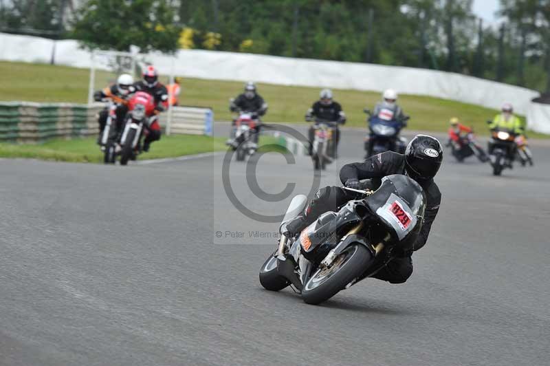 Mallory park Leicestershire;Mallory park photographs;Motorcycle action photographs;classic bikes;event digital images;eventdigitalimages;mallory park;no limits trackday;peter wileman photography;vintage bikes;vintage motorcycles;vmcc festival 1000 bikes