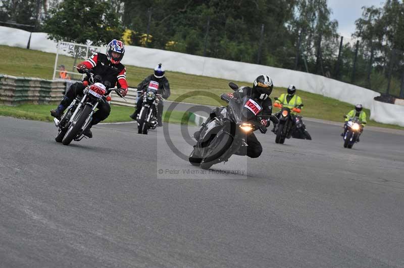 Mallory park Leicestershire;Mallory park photographs;Motorcycle action photographs;classic bikes;event digital images;eventdigitalimages;mallory park;no limits trackday;peter wileman photography;vintage bikes;vintage motorcycles;vmcc festival 1000 bikes