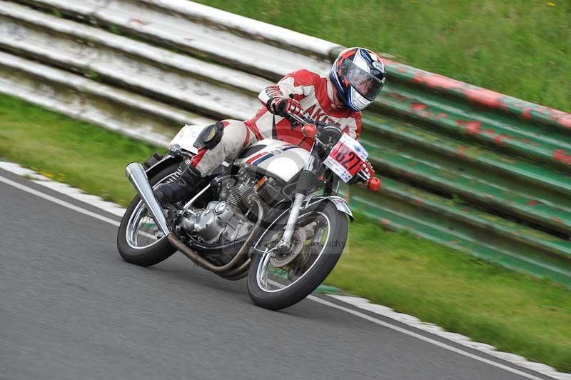 Mallory park Leicestershire;Mallory park photographs;Motorcycle action photographs;classic bikes;event digital images;eventdigitalimages;mallory park;no limits trackday;peter wileman photography;vintage bikes;vintage motorcycles;vmcc festival 1000 bikes