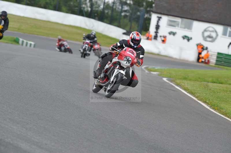 Mallory park Leicestershire;Mallory park photographs;Motorcycle action photographs;classic bikes;event digital images;eventdigitalimages;mallory park;no limits trackday;peter wileman photography;vintage bikes;vintage motorcycles;vmcc festival 1000 bikes