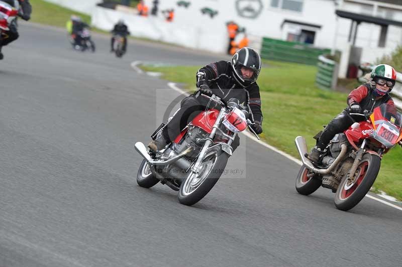 Mallory park Leicestershire;Mallory park photographs;Motorcycle action photographs;classic bikes;event digital images;eventdigitalimages;mallory park;no limits trackday;peter wileman photography;vintage bikes;vintage motorcycles;vmcc festival 1000 bikes