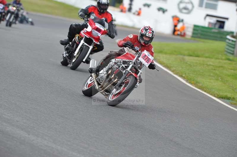 Mallory park Leicestershire;Mallory park photographs;Motorcycle action photographs;classic bikes;event digital images;eventdigitalimages;mallory park;no limits trackday;peter wileman photography;vintage bikes;vintage motorcycles;vmcc festival 1000 bikes