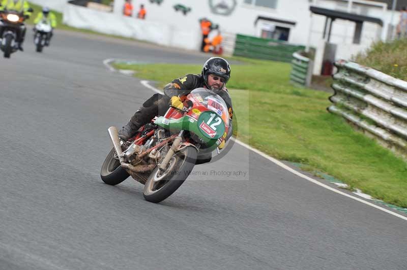 Mallory park Leicestershire;Mallory park photographs;Motorcycle action photographs;classic bikes;event digital images;eventdigitalimages;mallory park;no limits trackday;peter wileman photography;vintage bikes;vintage motorcycles;vmcc festival 1000 bikes