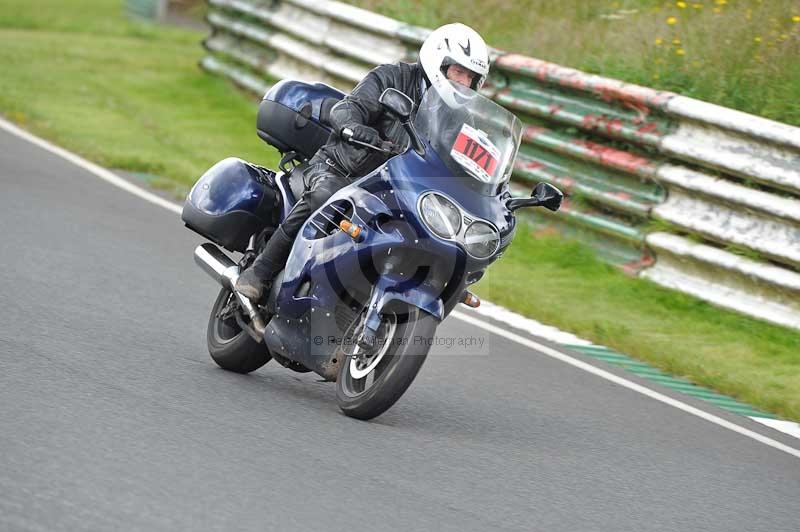 Mallory park Leicestershire;Mallory park photographs;Motorcycle action photographs;classic bikes;event digital images;eventdigitalimages;mallory park;no limits trackday;peter wileman photography;vintage bikes;vintage motorcycles;vmcc festival 1000 bikes