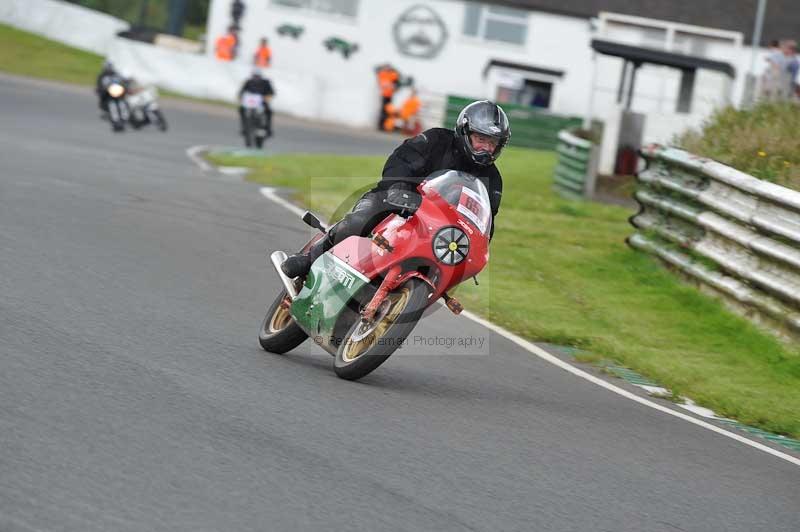 Mallory park Leicestershire;Mallory park photographs;Motorcycle action photographs;classic bikes;event digital images;eventdigitalimages;mallory park;no limits trackday;peter wileman photography;vintage bikes;vintage motorcycles;vmcc festival 1000 bikes