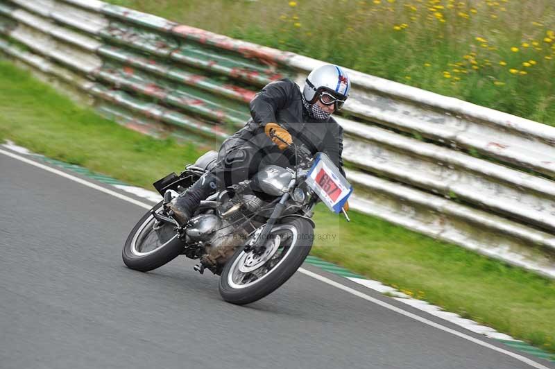 Mallory park Leicestershire;Mallory park photographs;Motorcycle action photographs;classic bikes;event digital images;eventdigitalimages;mallory park;no limits trackday;peter wileman photography;vintage bikes;vintage motorcycles;vmcc festival 1000 bikes