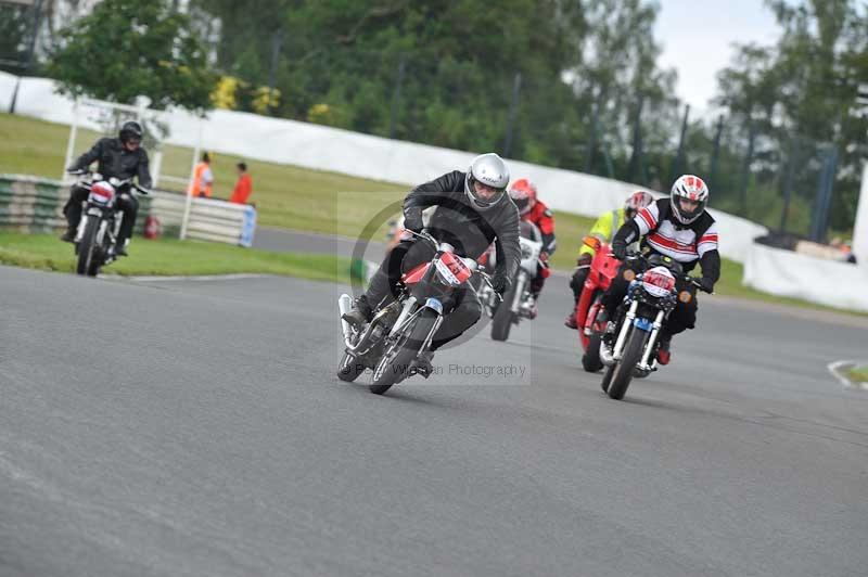 Mallory park Leicestershire;Mallory park photographs;Motorcycle action photographs;classic bikes;event digital images;eventdigitalimages;mallory park;no limits trackday;peter wileman photography;vintage bikes;vintage motorcycles;vmcc festival 1000 bikes