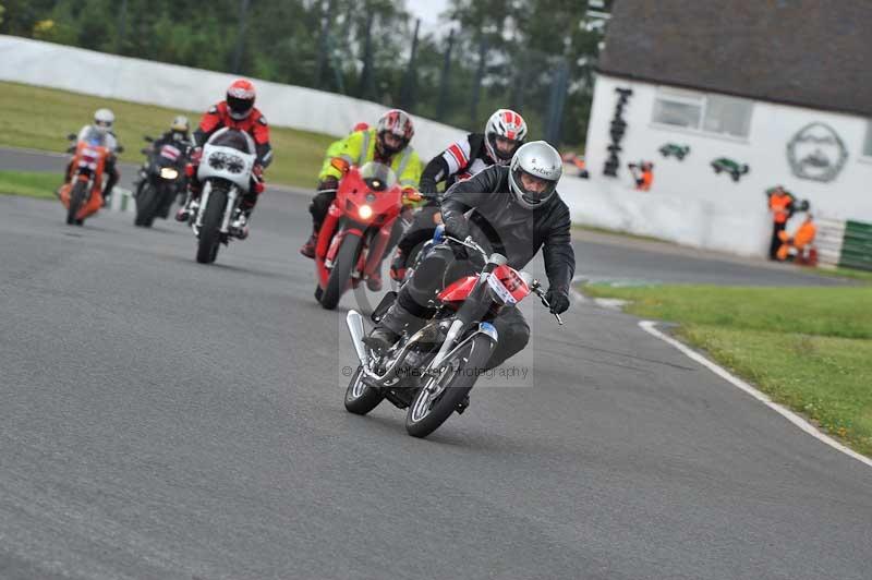 Mallory park Leicestershire;Mallory park photographs;Motorcycle action photographs;classic bikes;event digital images;eventdigitalimages;mallory park;no limits trackday;peter wileman photography;vintage bikes;vintage motorcycles;vmcc festival 1000 bikes