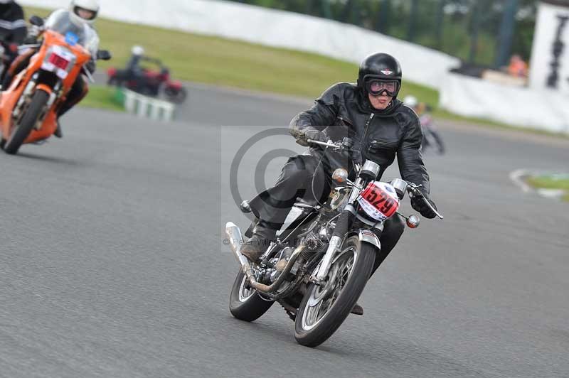 Mallory park Leicestershire;Mallory park photographs;Motorcycle action photographs;classic bikes;event digital images;eventdigitalimages;mallory park;no limits trackday;peter wileman photography;vintage bikes;vintage motorcycles;vmcc festival 1000 bikes