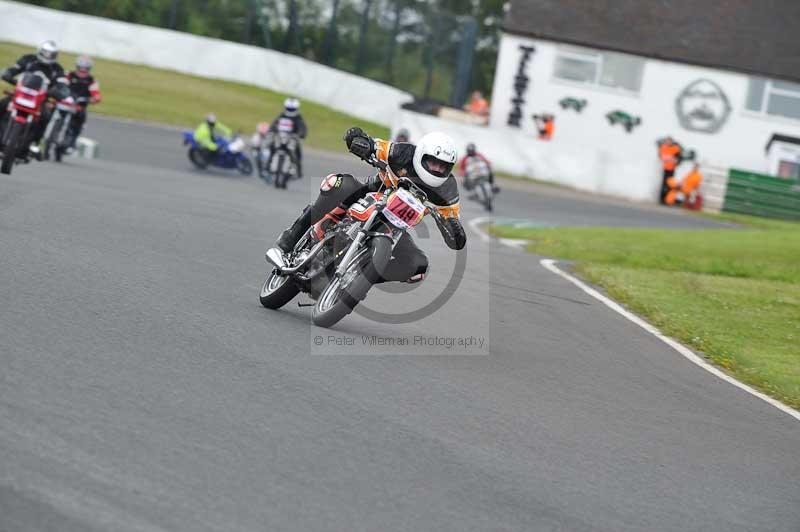 Mallory park Leicestershire;Mallory park photographs;Motorcycle action photographs;classic bikes;event digital images;eventdigitalimages;mallory park;no limits trackday;peter wileman photography;vintage bikes;vintage motorcycles;vmcc festival 1000 bikes