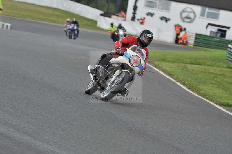 Mallory park Leicestershire;Mallory park photographs;Motorcycle action photographs;classic bikes;event digital images;eventdigitalimages;mallory park;no limits trackday;peter wileman photography;vintage bikes;vintage motorcycles;vmcc festival 1000 bikes