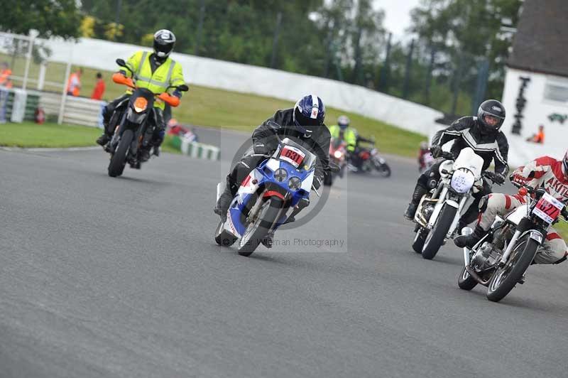 Mallory park Leicestershire;Mallory park photographs;Motorcycle action photographs;classic bikes;event digital images;eventdigitalimages;mallory park;no limits trackday;peter wileman photography;vintage bikes;vintage motorcycles;vmcc festival 1000 bikes