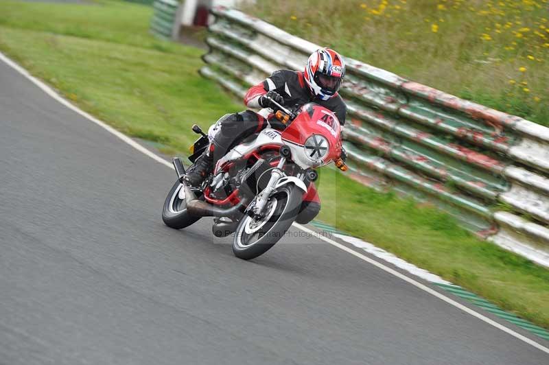 Mallory park Leicestershire;Mallory park photographs;Motorcycle action photographs;classic bikes;event digital images;eventdigitalimages;mallory park;no limits trackday;peter wileman photography;vintage bikes;vintage motorcycles;vmcc festival 1000 bikes