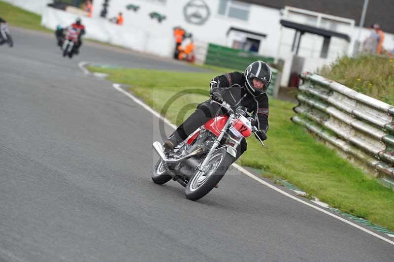 Mallory park Leicestershire;Mallory park photographs;Motorcycle action photographs;classic bikes;event digital images;eventdigitalimages;mallory park;no limits trackday;peter wileman photography;vintage bikes;vintage motorcycles;vmcc festival 1000 bikes