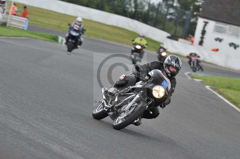 Mallory park Leicestershire;Mallory park photographs;Motorcycle action photographs;classic bikes;event digital images;eventdigitalimages;mallory park;no limits trackday;peter wileman photography;vintage bikes;vintage motorcycles;vmcc festival 1000 bikes