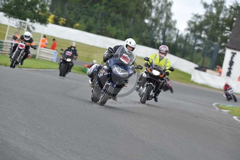 Mallory park Leicestershire;Mallory park photographs;Motorcycle action photographs;classic bikes;event digital images;eventdigitalimages;mallory park;no limits trackday;peter wileman photography;vintage bikes;vintage motorcycles;vmcc festival 1000 bikes