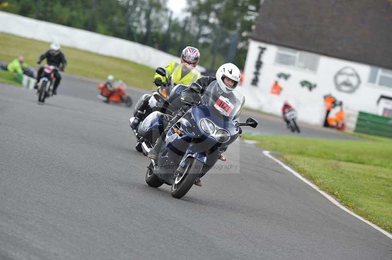 Mallory park Leicestershire;Mallory park photographs;Motorcycle action photographs;classic bikes;event digital images;eventdigitalimages;mallory park;no limits trackday;peter wileman photography;vintage bikes;vintage motorcycles;vmcc festival 1000 bikes