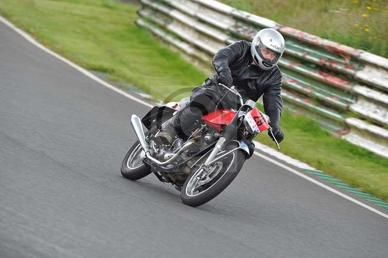 Mallory park Leicestershire;Mallory park photographs;Motorcycle action photographs;classic bikes;event digital images;eventdigitalimages;mallory park;no limits trackday;peter wileman photography;vintage bikes;vintage motorcycles;vmcc festival 1000 bikes