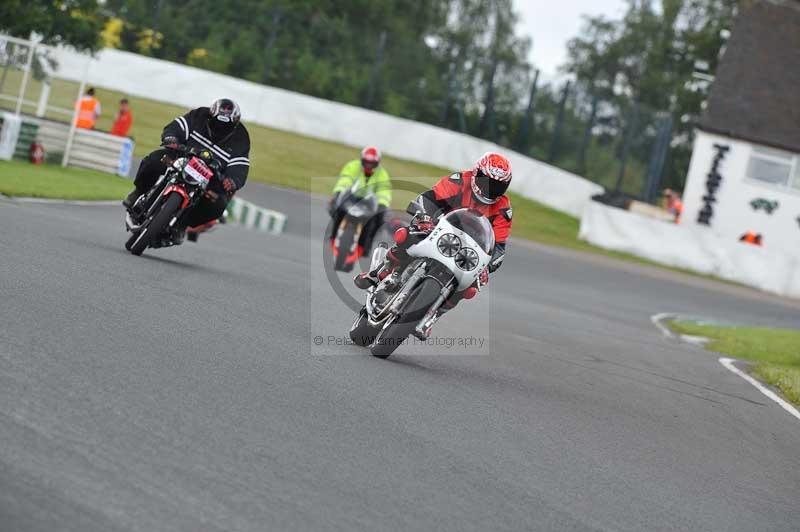 Mallory park Leicestershire;Mallory park photographs;Motorcycle action photographs;classic bikes;event digital images;eventdigitalimages;mallory park;no limits trackday;peter wileman photography;vintage bikes;vintage motorcycles;vmcc festival 1000 bikes