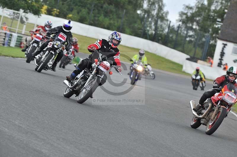 Mallory park Leicestershire;Mallory park photographs;Motorcycle action photographs;classic bikes;event digital images;eventdigitalimages;mallory park;no limits trackday;peter wileman photography;vintage bikes;vintage motorcycles;vmcc festival 1000 bikes