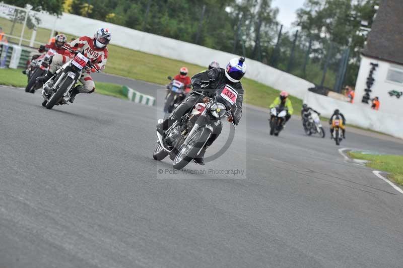 Mallory park Leicestershire;Mallory park photographs;Motorcycle action photographs;classic bikes;event digital images;eventdigitalimages;mallory park;no limits trackday;peter wileman photography;vintage bikes;vintage motorcycles;vmcc festival 1000 bikes