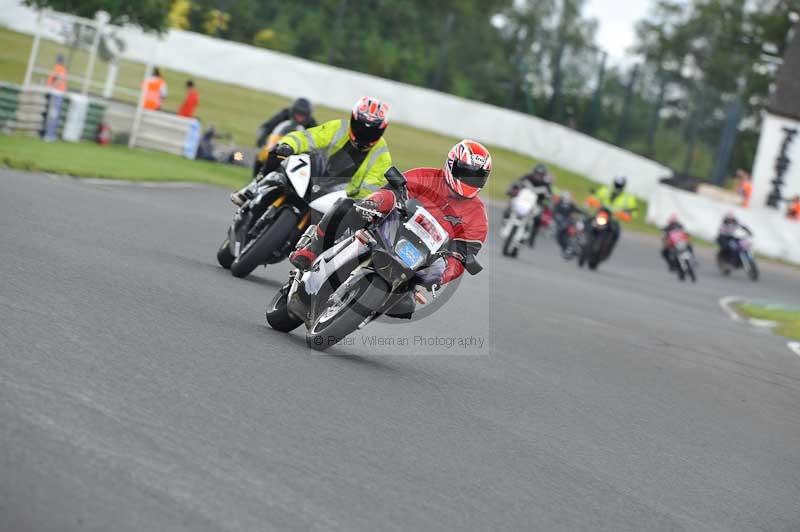 Mallory park Leicestershire;Mallory park photographs;Motorcycle action photographs;classic bikes;event digital images;eventdigitalimages;mallory park;no limits trackday;peter wileman photography;vintage bikes;vintage motorcycles;vmcc festival 1000 bikes