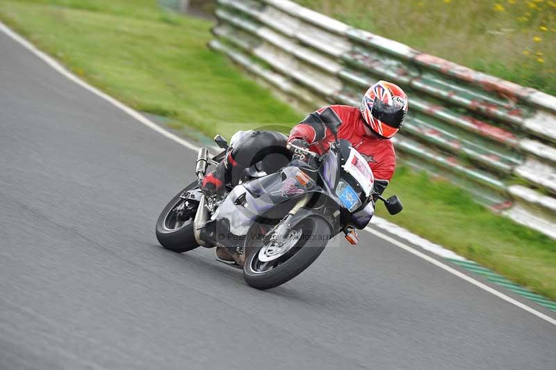 Mallory park Leicestershire;Mallory park photographs;Motorcycle action photographs;classic bikes;event digital images;eventdigitalimages;mallory park;no limits trackday;peter wileman photography;vintage bikes;vintage motorcycles;vmcc festival 1000 bikes