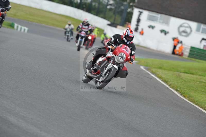 Mallory park Leicestershire;Mallory park photographs;Motorcycle action photographs;classic bikes;event digital images;eventdigitalimages;mallory park;no limits trackday;peter wileman photography;vintage bikes;vintage motorcycles;vmcc festival 1000 bikes