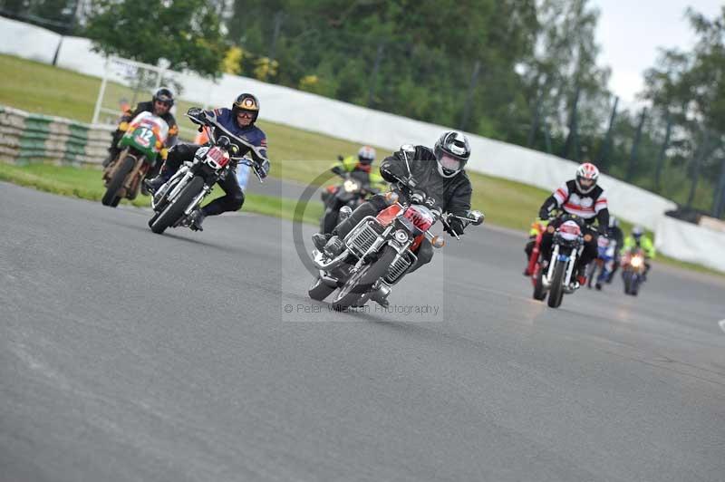 Mallory park Leicestershire;Mallory park photographs;Motorcycle action photographs;classic bikes;event digital images;eventdigitalimages;mallory park;no limits trackday;peter wileman photography;vintage bikes;vintage motorcycles;vmcc festival 1000 bikes