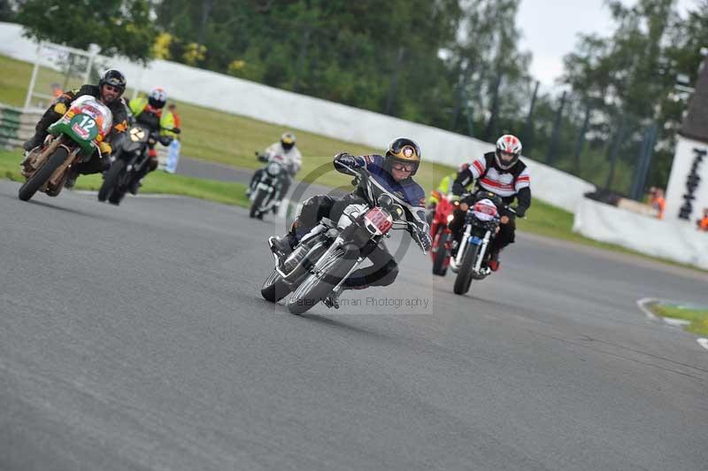 Mallory park Leicestershire;Mallory park photographs;Motorcycle action photographs;classic bikes;event digital images;eventdigitalimages;mallory park;no limits trackday;peter wileman photography;vintage bikes;vintage motorcycles;vmcc festival 1000 bikes