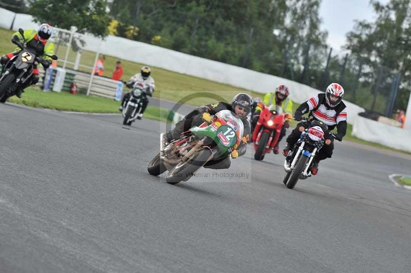 Mallory park Leicestershire;Mallory park photographs;Motorcycle action photographs;classic bikes;event digital images;eventdigitalimages;mallory park;no limits trackday;peter wileman photography;vintage bikes;vintage motorcycles;vmcc festival 1000 bikes