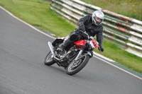 Mallory-park-Leicestershire;Mallory-park-photographs;Motorcycle-action-photographs;classic-bikes;event-digital-images;eventdigitalimages;mallory-park;no-limits-trackday;peter-wileman-photography;vintage-bikes;vintage-motorcycles;vmcc-festival-1000-bikes