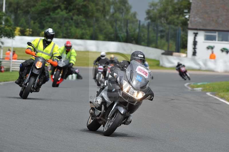 Mallory park Leicestershire;Mallory park photographs;Motorcycle action photographs;classic bikes;event digital images;eventdigitalimages;mallory park;no limits trackday;peter wileman photography;vintage bikes;vintage motorcycles;vmcc festival 1000 bikes