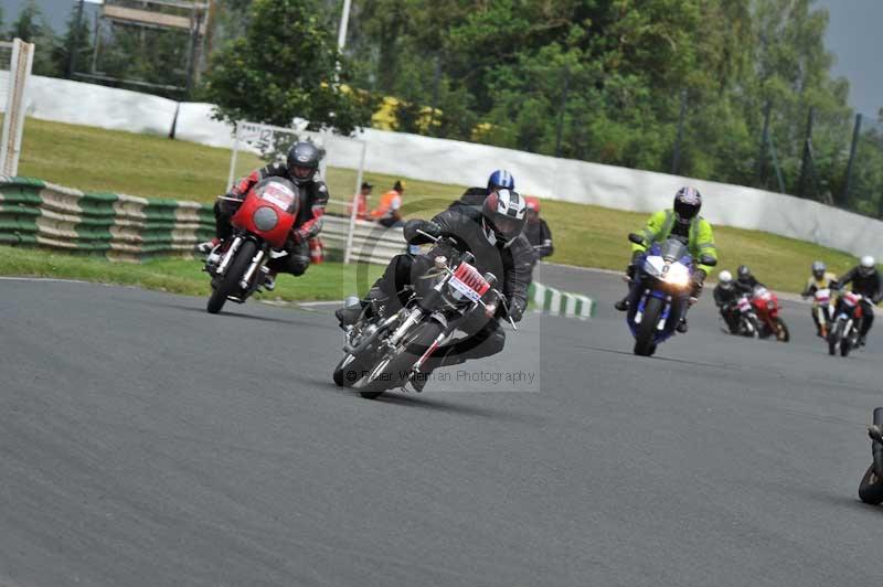 Mallory park Leicestershire;Mallory park photographs;Motorcycle action photographs;classic bikes;event digital images;eventdigitalimages;mallory park;no limits trackday;peter wileman photography;vintage bikes;vintage motorcycles;vmcc festival 1000 bikes