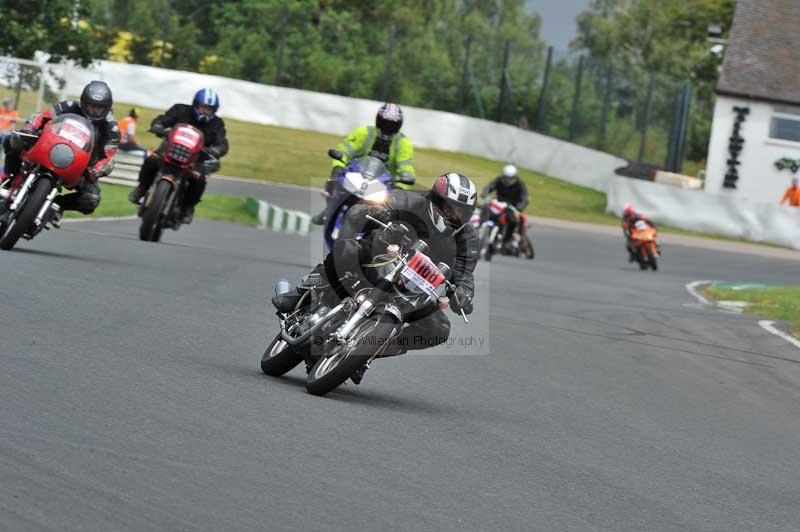 Mallory park Leicestershire;Mallory park photographs;Motorcycle action photographs;classic bikes;event digital images;eventdigitalimages;mallory park;no limits trackday;peter wileman photography;vintage bikes;vintage motorcycles;vmcc festival 1000 bikes