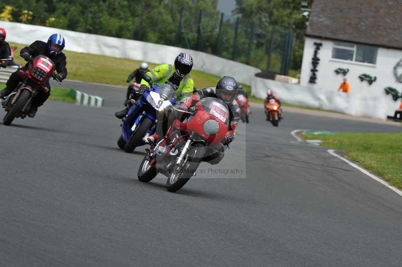 Mallory park Leicestershire;Mallory park photographs;Motorcycle action photographs;classic bikes;event digital images;eventdigitalimages;mallory park;no limits trackday;peter wileman photography;vintage bikes;vintage motorcycles;vmcc festival 1000 bikes