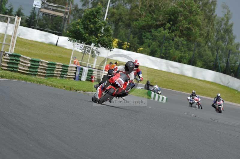 Mallory park Leicestershire;Mallory park photographs;Motorcycle action photographs;classic bikes;event digital images;eventdigitalimages;mallory park;no limits trackday;peter wileman photography;vintage bikes;vintage motorcycles;vmcc festival 1000 bikes