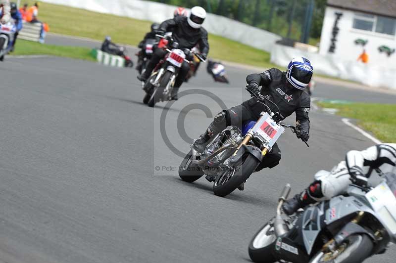 Mallory park Leicestershire;Mallory park photographs;Motorcycle action photographs;classic bikes;event digital images;eventdigitalimages;mallory park;no limits trackday;peter wileman photography;vintage bikes;vintage motorcycles;vmcc festival 1000 bikes