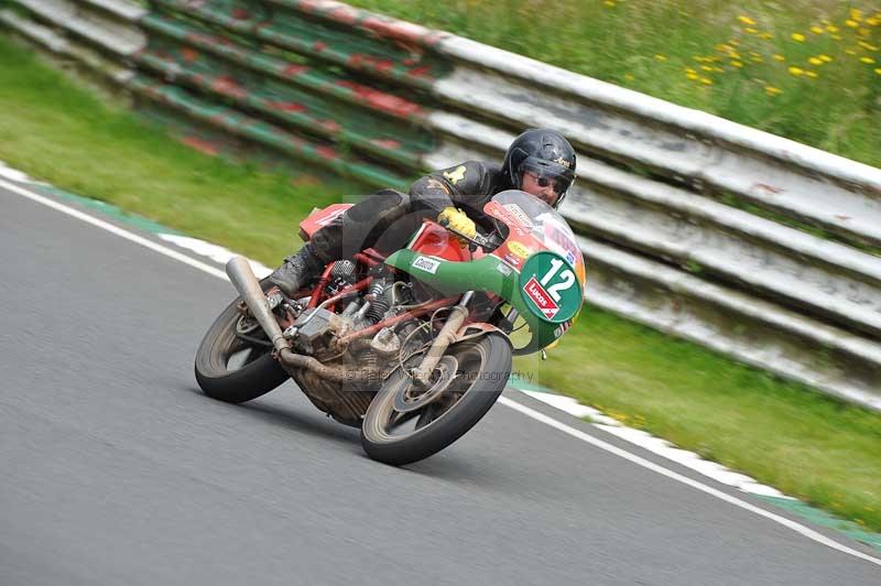 Mallory park Leicestershire;Mallory park photographs;Motorcycle action photographs;classic bikes;event digital images;eventdigitalimages;mallory park;no limits trackday;peter wileman photography;vintage bikes;vintage motorcycles;vmcc festival 1000 bikes