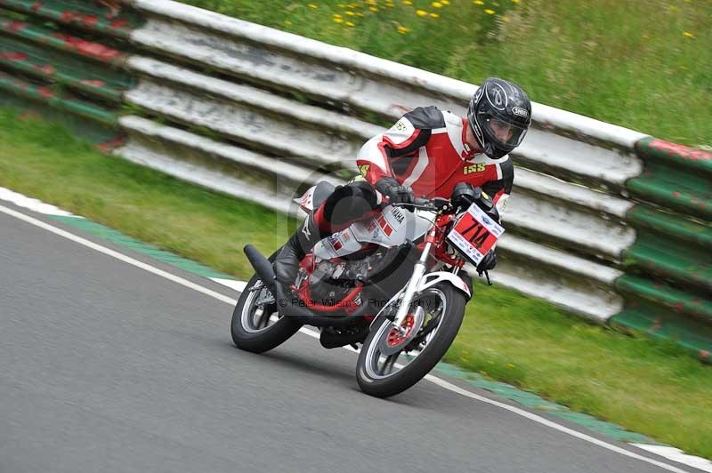 Mallory park Leicestershire;Mallory park photographs;Motorcycle action photographs;classic bikes;event digital images;eventdigitalimages;mallory park;no limits trackday;peter wileman photography;vintage bikes;vintage motorcycles;vmcc festival 1000 bikes