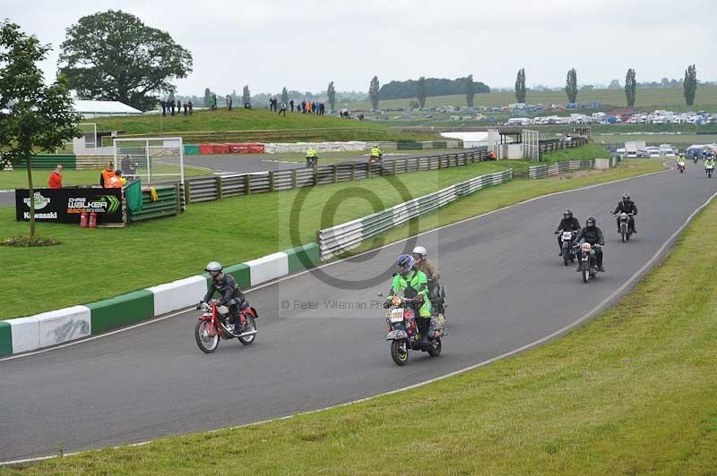 Mallory park Leicestershire;Mallory park photographs;Motorcycle action photographs;classic bikes;event digital images;eventdigitalimages;mallory park;no limits trackday;peter wileman photography;vintage bikes;vintage motorcycles;vmcc festival 1000 bikes