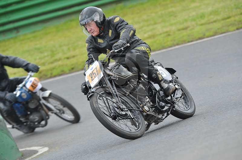 Mallory park Leicestershire;Mallory park photographs;Motorcycle action photographs;classic bikes;event digital images;eventdigitalimages;mallory park;no limits trackday;peter wileman photography;vintage bikes;vintage motorcycles;vmcc festival 1000 bikes