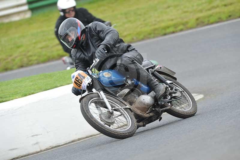 Mallory park Leicestershire;Mallory park photographs;Motorcycle action photographs;classic bikes;event digital images;eventdigitalimages;mallory park;no limits trackday;peter wileman photography;vintage bikes;vintage motorcycles;vmcc festival 1000 bikes