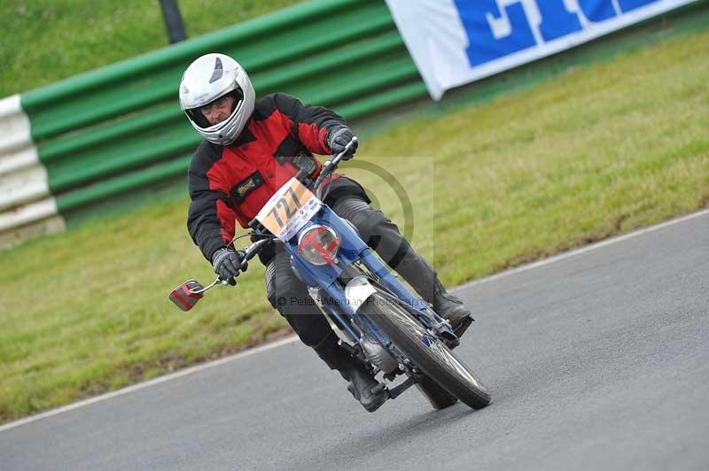 Mallory park Leicestershire;Mallory park photographs;Motorcycle action photographs;classic bikes;event digital images;eventdigitalimages;mallory park;no limits trackday;peter wileman photography;vintage bikes;vintage motorcycles;vmcc festival 1000 bikes