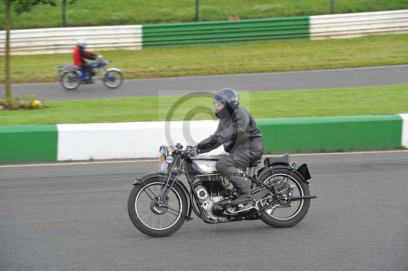 Mallory park Leicestershire;Mallory park photographs;Motorcycle action photographs;classic bikes;event digital images;eventdigitalimages;mallory park;no limits trackday;peter wileman photography;vintage bikes;vintage motorcycles;vmcc festival 1000 bikes