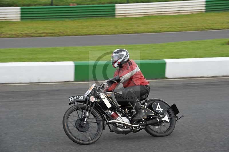 Mallory park Leicestershire;Mallory park photographs;Motorcycle action photographs;classic bikes;event digital images;eventdigitalimages;mallory park;no limits trackday;peter wileman photography;vintage bikes;vintage motorcycles;vmcc festival 1000 bikes