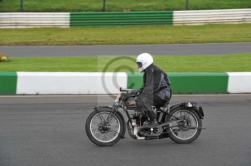 Mallory park Leicestershire;Mallory park photographs;Motorcycle action photographs;classic bikes;event digital images;eventdigitalimages;mallory park;no limits trackday;peter wileman photography;vintage bikes;vintage motorcycles;vmcc festival 1000 bikes